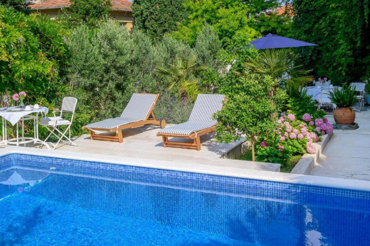 Palace Schoen Milesi - Esense Of Prestige - Private Pool - Free Parking - Old Money Style Luxury Rooms - Walking Distance To The Old Town, The Beach And All Amenities - Buralux Properties Спліт Екстер'єр фото